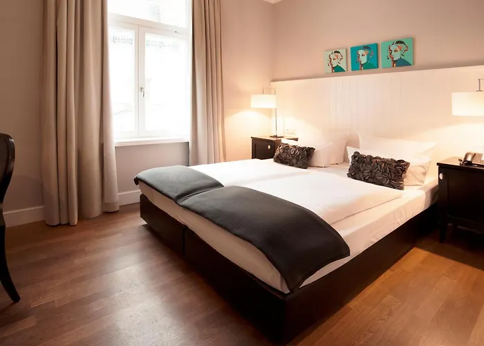 Victoria 4*