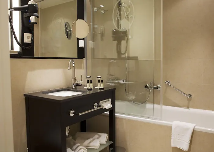 Victoria Hotel 4*